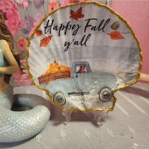 DECOUPAGE SCALLOPED FAN SHELL 